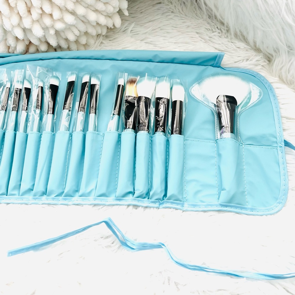 Makeup brushes